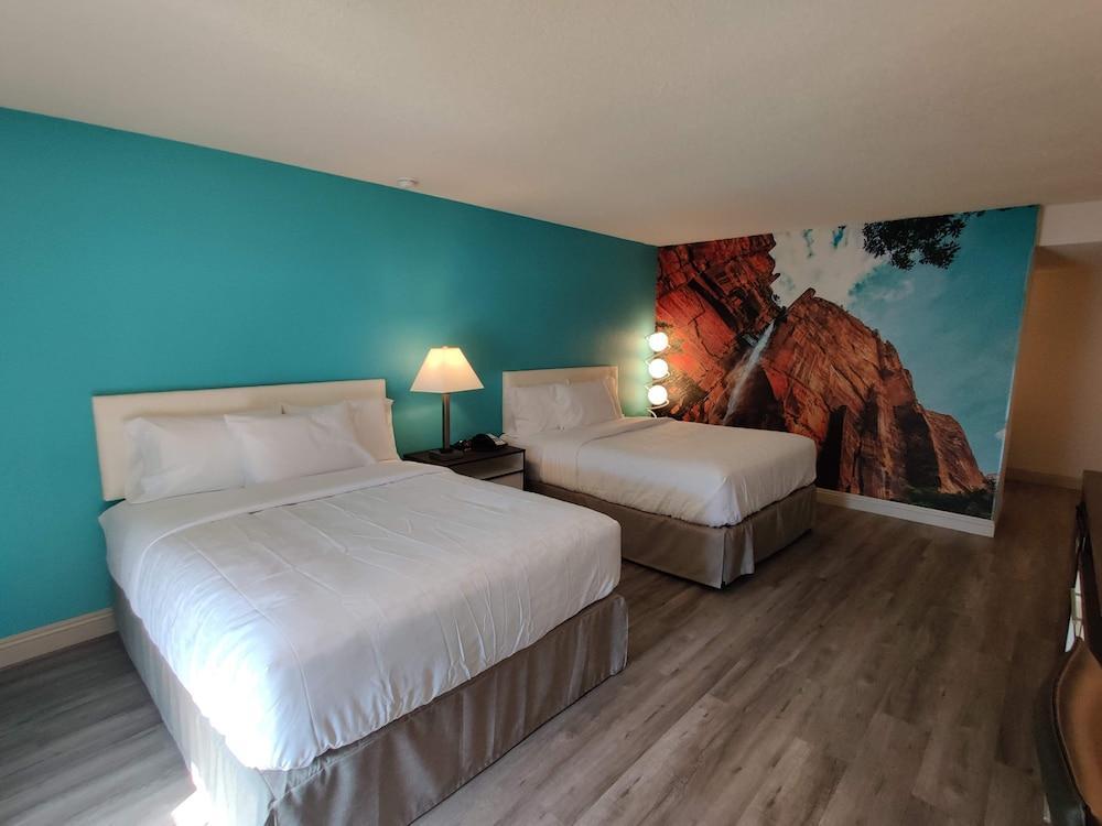 Отель Clarion Pointe Fresno Near Yosemite Экстерьер фото