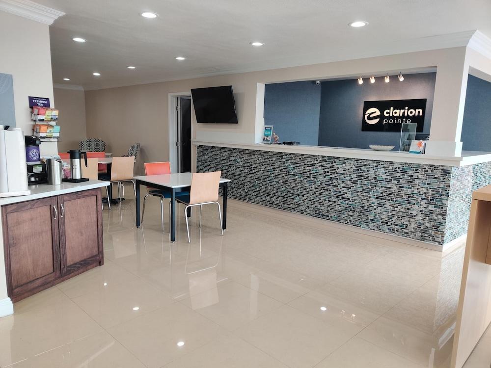 Отель Clarion Pointe Fresno Near Yosemite Экстерьер фото