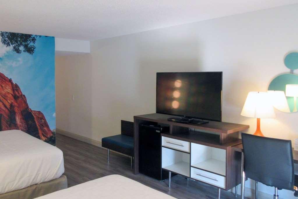 Отель Clarion Pointe Fresno Near Yosemite Номер фото