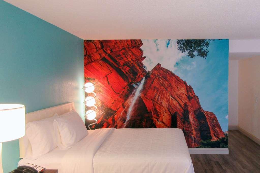 Отель Clarion Pointe Fresno Near Yosemite Номер фото