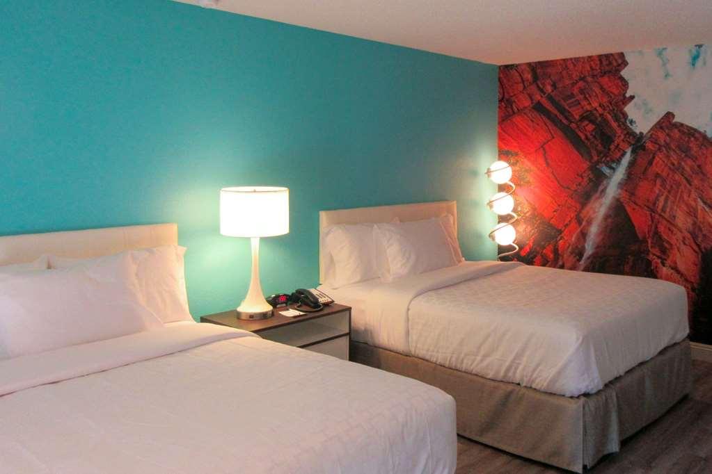 Отель Clarion Pointe Fresno Near Yosemite Номер фото