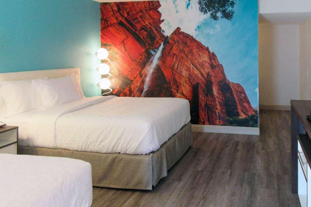 Отель Clarion Pointe Fresno Near Yosemite Номер фото