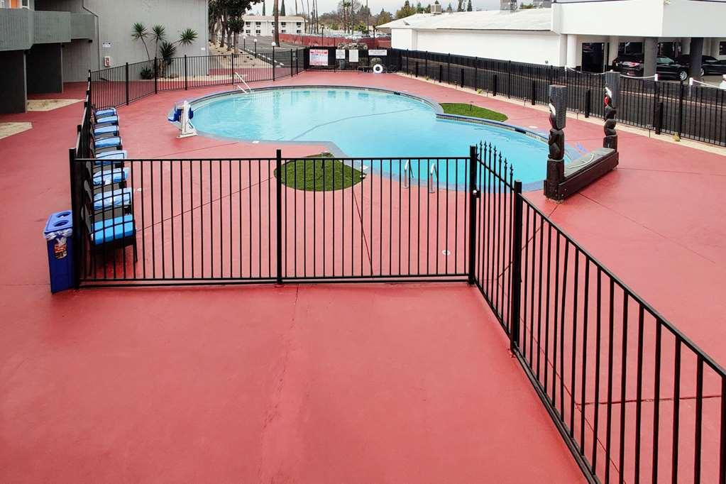 Отель Clarion Pointe Fresno Near Yosemite Удобства фото