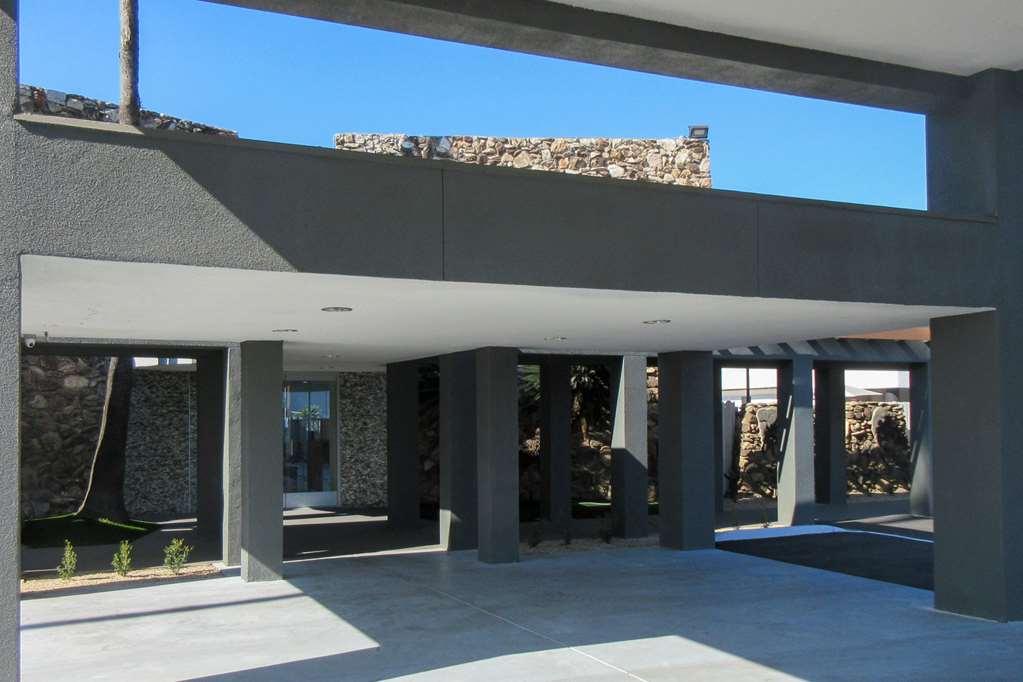 Отель Clarion Pointe Fresno Near Yosemite Экстерьер фото