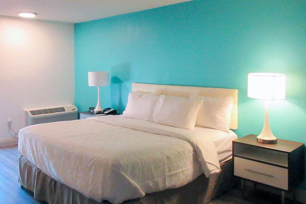 Отель Clarion Pointe Fresno Near Yosemite Номер фото
