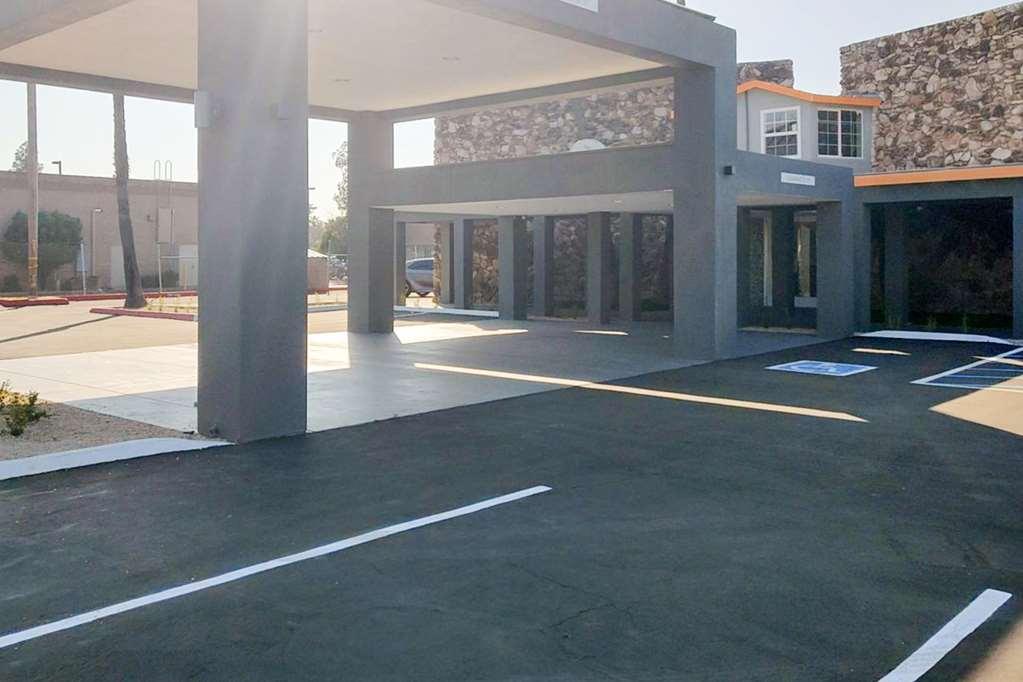 Отель Clarion Pointe Fresno Near Yosemite Экстерьер фото